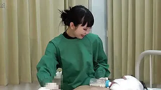Japon Kadın Doktorun Hastalarla Yaş Oyunu (Ageplay) Deneyimi