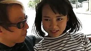 Amatör Taylandlı MILF, Asyalı bir erkekle birlikte cinsel ilişkiye girmek için kaydedildi.