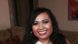 Asiatische MILF wird mit Sperma überzogen