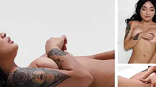 Asian MILF with perfect body Avery Black pleased herself and masturbated