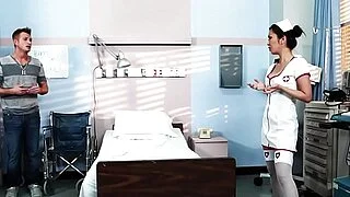 Brazzers – Doctor Adventures – Big in Japan-Szene mit Marica Hase und Bill Bailey