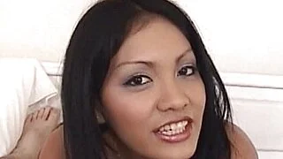 Heiße asiatische Amateurin gibt dir einen POV-Blowjob